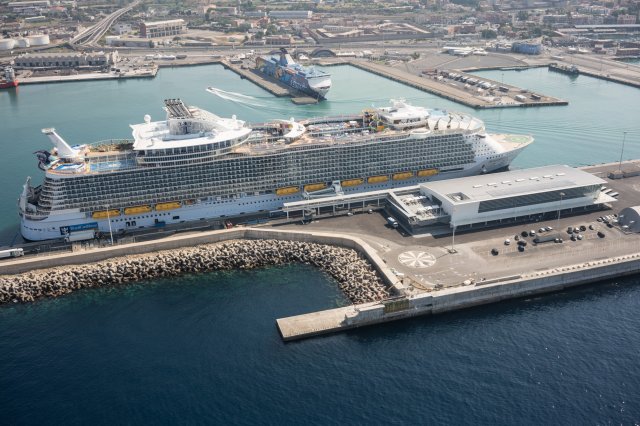 symphony of the seas at terminal amerigo vespucci 1